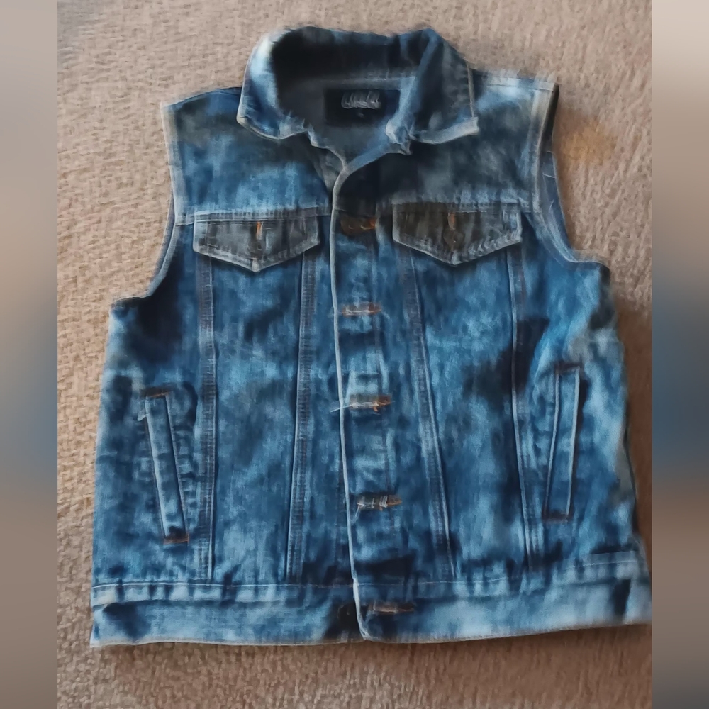 Men acid wash denim vest